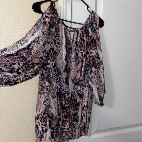 A Byer blouse - Picture 1 of 6